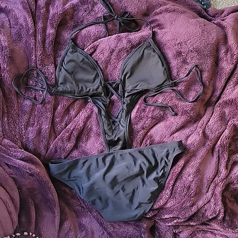 Wetseal Black Strappy Cutout One Piece swim suit, sz Small - Picture 6 of 6